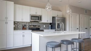 Private kitchen - Landing | Incredible 1BD, Gym, Clubhouse (Oakwood)