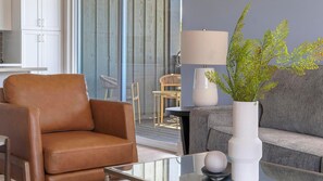 Living area - Landing | Spectacular 1BD, Gym, Pool (Oakwood)