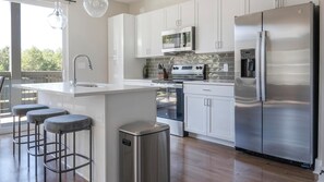 Private kitchen - Landing | Modern 1BD, Clubhouse, Gym (Oakwood)