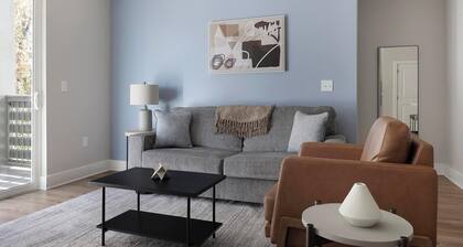 Landing | Beautiful 2BD, Pool, Gym