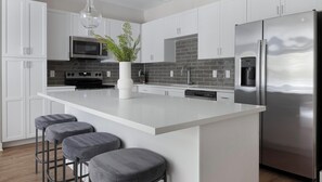 Private kitchen - Landing | Incredible 2BD, Clubhouse, Pool (Oakwood)