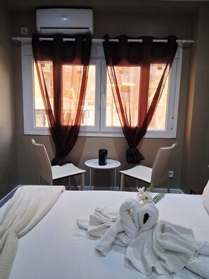 Superior Quadruple Room, City View | Free WiFi - AS ROOMS Alicante  (Alicante)