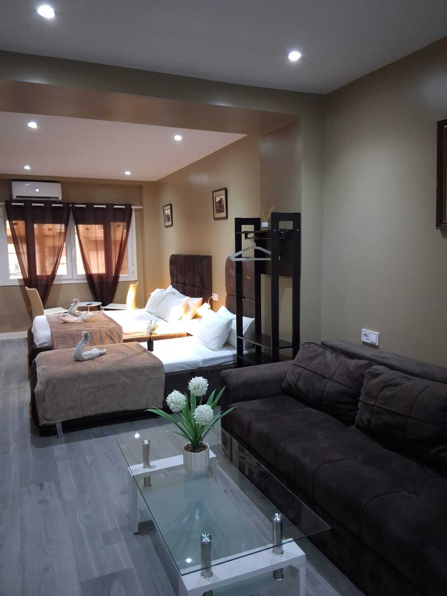 Chambre Quadruple Supérieure, vue ville | Wi-Fi gratuit