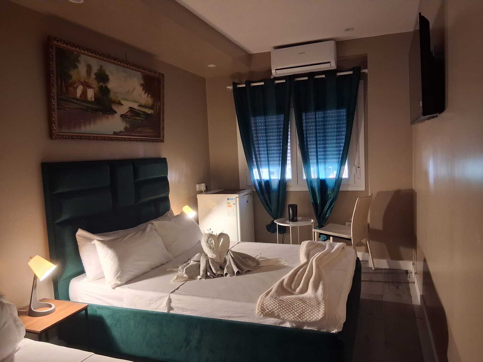 Chambre triple Junior, vue sur la ville | Accès au Wi-Fi (inclus)