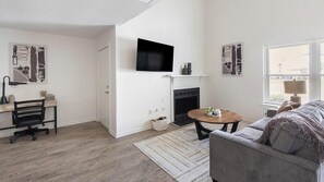 Living area - Landing | Stunning 1BD, Tennis Court, Pool (DeSoto)