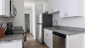 Private kitchen - Landing | Amazing 1BD, Pool, Tennis Court (DeSoto)