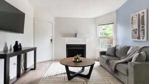 Living area - Landing | Amazing 1BD, Pool, Tennis Court (DeSoto)