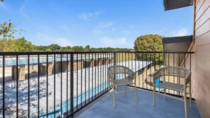 Property grounds - Landing | Chic 1BD, Pool, Tennis Court (DeSoto)