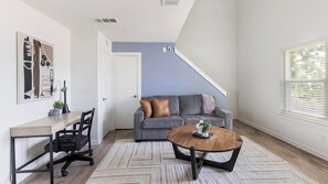 Smart TV - Landing | Modern 1BD, Tennis Court, Pool (DeSoto)
