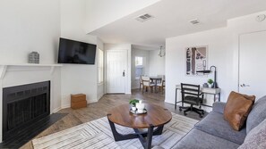 Smart TV - Landing | Beautiful 1BD, Pool, Tennis Court (DeSoto)