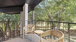 Property grounds - Landing | Modern 2BD, Tennis Court, Pool (DeSoto)