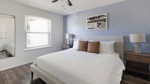 Room - Landing | Beautiful 2BD, Tennis Court, Pool (DeSoto)