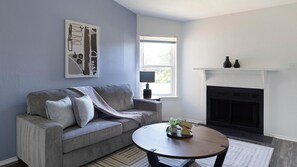 Living area - Landing | Beautiful 2BD, Tennis Court, Pool (DeSoto)