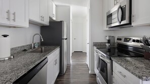 Private kitchen - Landing | Beautiful 2BD, Tennis Court, Pool (DeSoto)