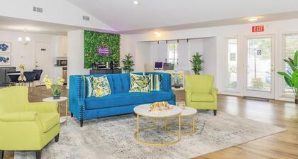 Landing | Modern 2BD, Pool, Tennis Court