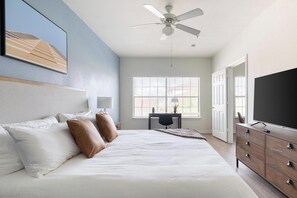 Room - Landing | Chic 2BD, Gym (Corpus Christi)