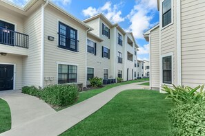 Exterior - Landing | Beautiful 2BD, Gym (Corpus Christi)