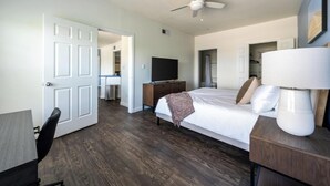 Room - Landing | Spectacular 2BD, Gym (Corpus Christi)