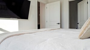 2 bedrooms, desk, iron/ironing board, WiFi - Landing | Incredible 2BD, Clubhouse, Gym (Fortville)