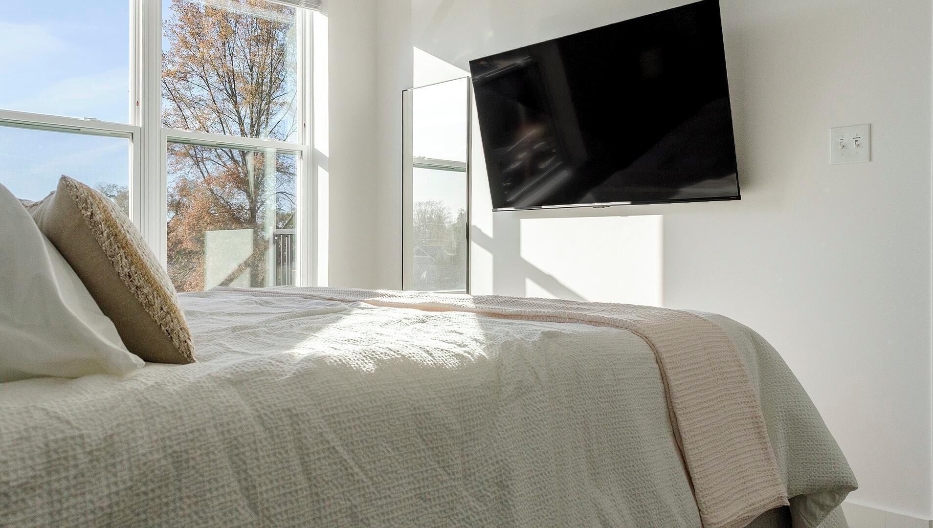 2 bedrooms, desk, iron/ironing board, WiFi