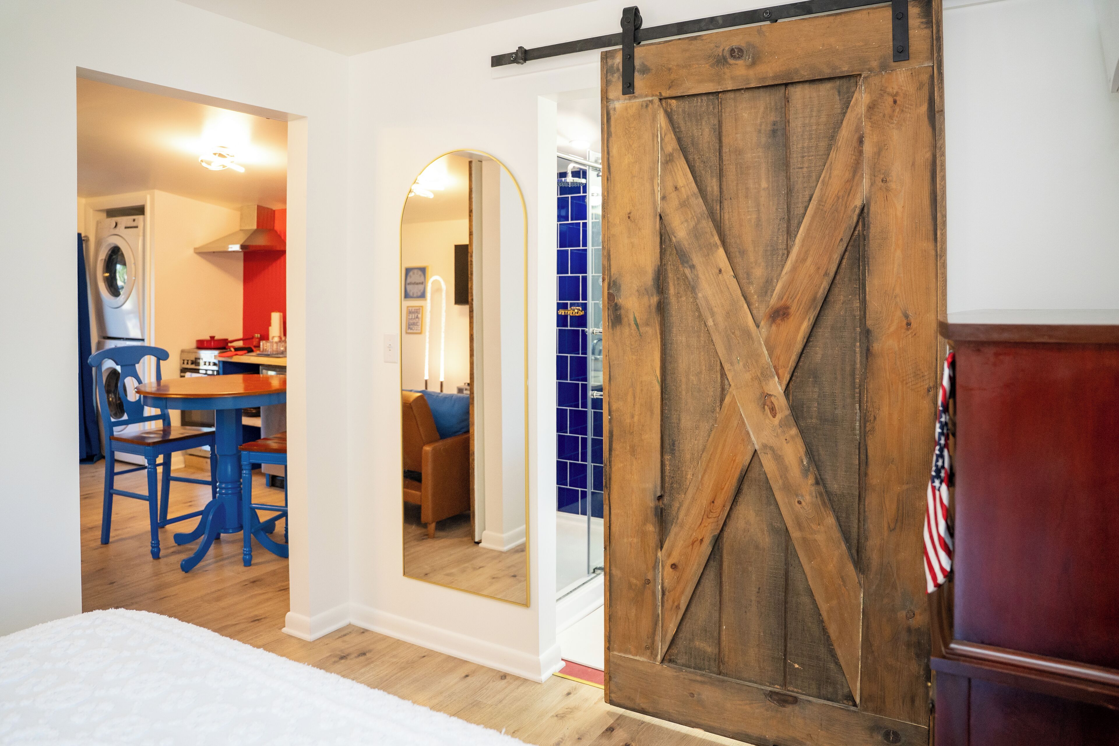 1 habitación, tabla de planchar con plancha, wifi y ropa de cama 