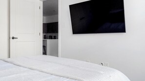 2 bedrooms, desk, iron/ironing board, WiFi