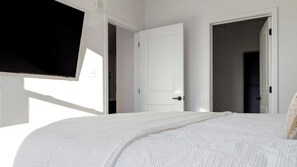 2 Schlafzimmer, Schreibtisch, Bügeleisen/Bügelbrett, WLAN