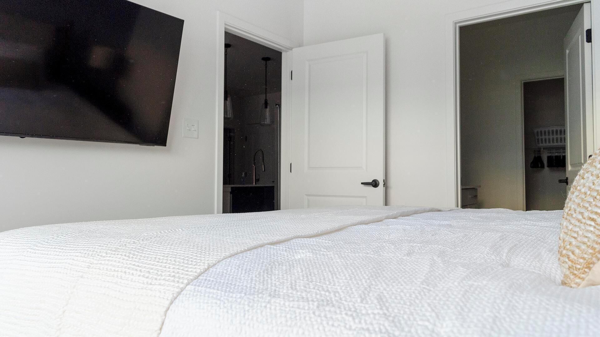 2 habitaciones, escritorio, tabla de planchar con plancha y wifi 