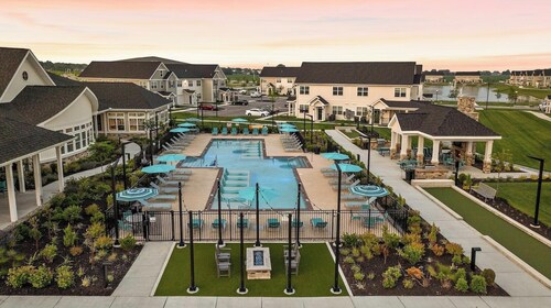 Landing | Modern 2BD, Clubhouse, Pool