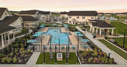 Landing | Modern 2BD, Clubhouse, Pool