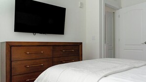 2 bedrooms, desk, iron/ironing board, WiFi