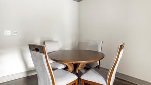 Dining - Landing | Spectacular 2BD, Gym (Houston)