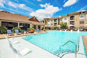 Pool - Landing | Spectacular 2BD, Gym (Houston)