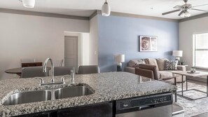 Interior - Landing | Amazing 2BD, Pool, Gym (Houston)