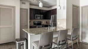 Private kitchen - Landing | Spectacular 2BD, Pool, Gym (Houston)