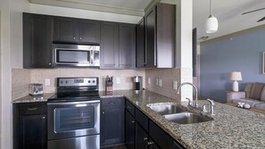 Fridge, dining tables - Landing | Stunning 1BD, Gym, Pool (Houston)