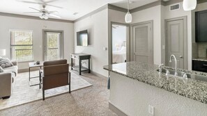 Room - Landing | Modern 2BD, Gym, Pool (Houston)