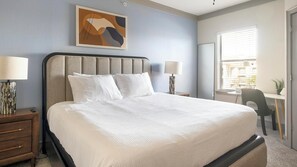 2 habitaciones, escritorio, tabla de planchar con plancha y wifi 