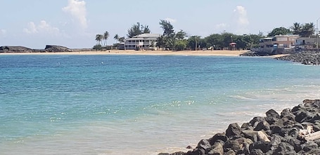 Beach. Melao Lodge Hotel Boutique Room 6 w/ Wi-Fi, Parking & Laundry