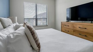 1 bedroom, desk, iron/ironing board, WiFi - Landing | Modern 1BD, Gym (The Woodlands)