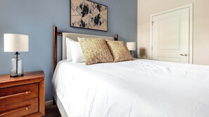 2 bedrooms, desk, iron/ironing board, WiFi - Landing | Spectacular 2BD, Gym, Pool (St. Louis)
