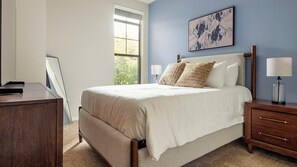 2 bedrooms, desk, iron/ironing board, WiFi - Landing | Stylish 2BD, Pool, Gym (St. Louis)