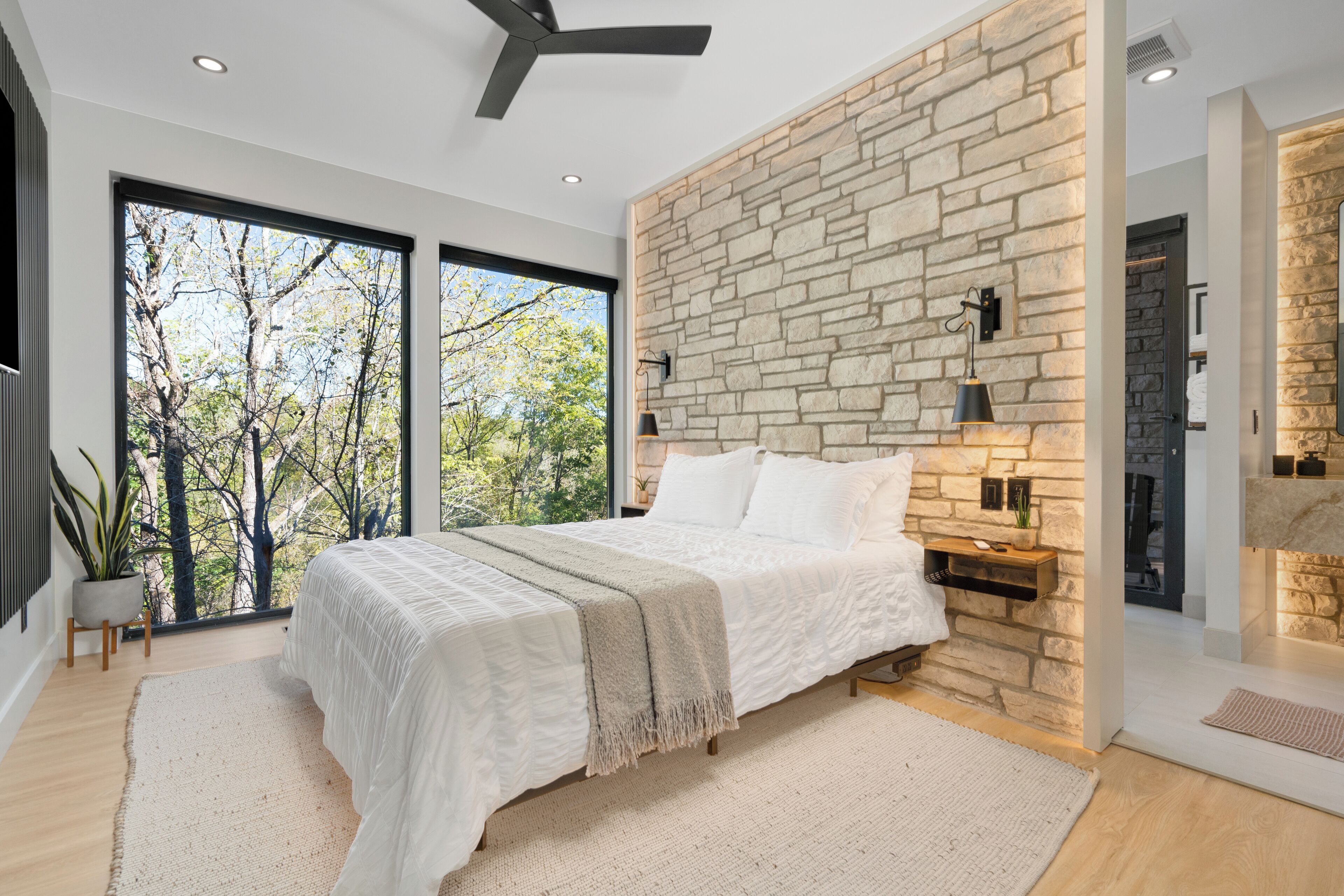 3 bedrooms, desk, iron/ironing board, free WiFi