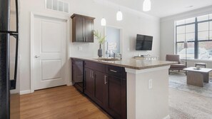 Kühlschrank, Esstisch