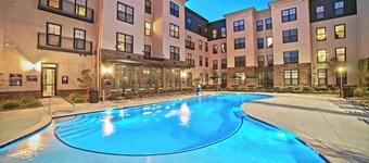 Landing | Stylish 1BD, Pool, Gym
