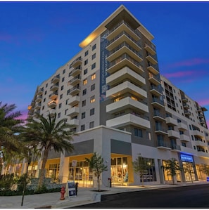 Exterior - Landing | Stunning 1BD, Clubhouse, Gym (Pompano Beach)