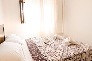 Habitación Confort | Sábanas de algodón egipcio, ropa de cama de alta calidad y edredón 