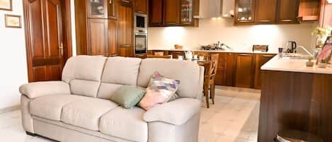 Télévision LED de 20 pouces avec chaînes par satellite