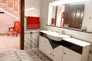 Towels, soap, shampoo, toilet paper