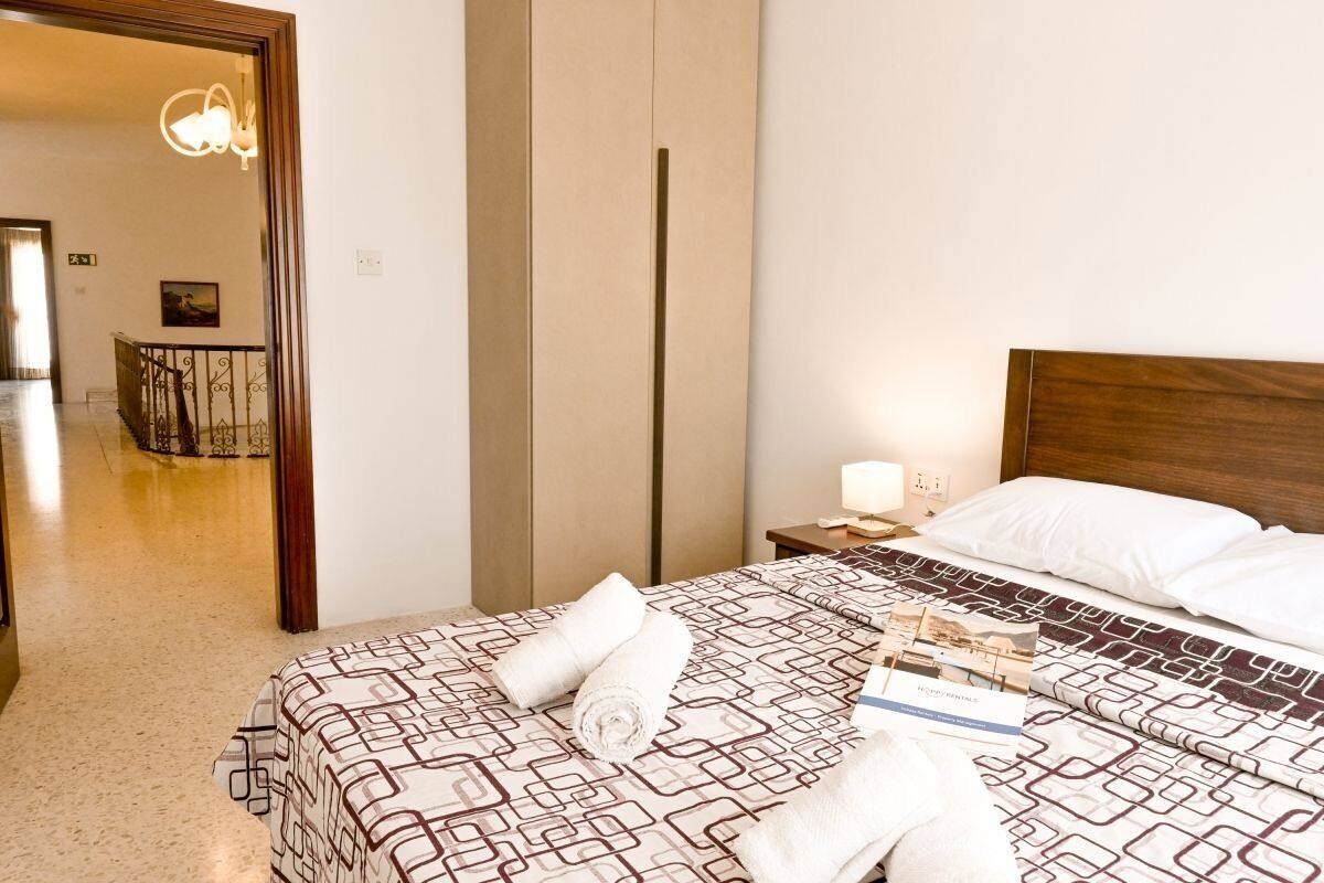 Comfort Room, Balcony